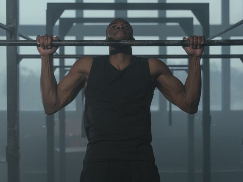 Jakie są techniki zwiększania wydolności przy biegu na 10 km?